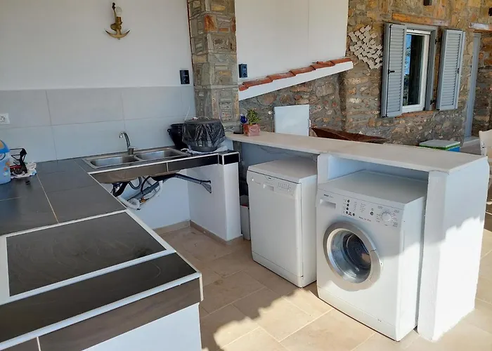 Johell * Neos Marmaras