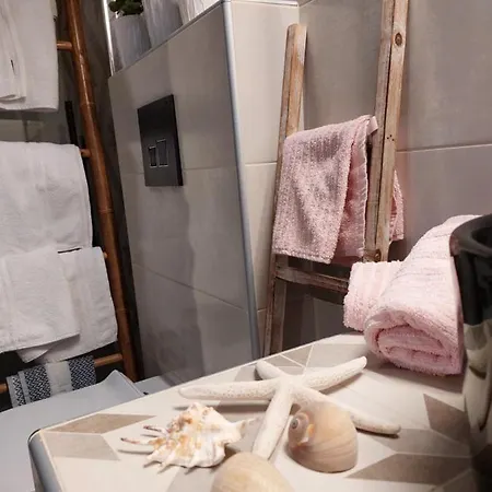 Johell * Neos Marmaras